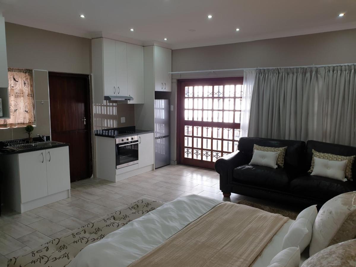 Pongola Road Self Catering Accommodation Uitenhage Exteriör bild