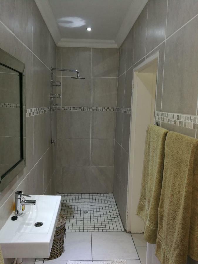 Pongola Road Self Catering Accommodation Uitenhage Exteriör bild
